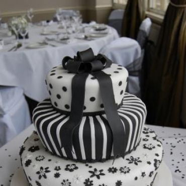 Tort Black & White