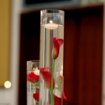 Aranjament floral in cilindrii cu apa