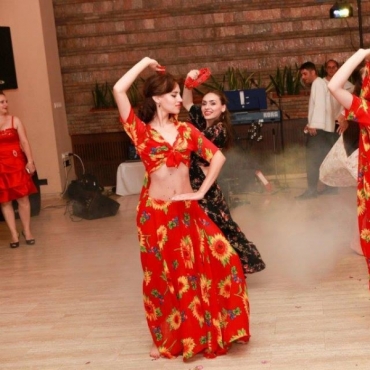 Program dansatori profesionisti 