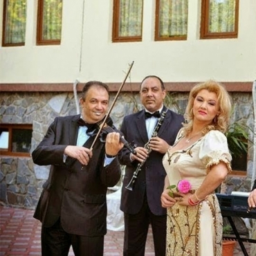 Muzica Pentru Nunta Ta - Formatia Simona Tone